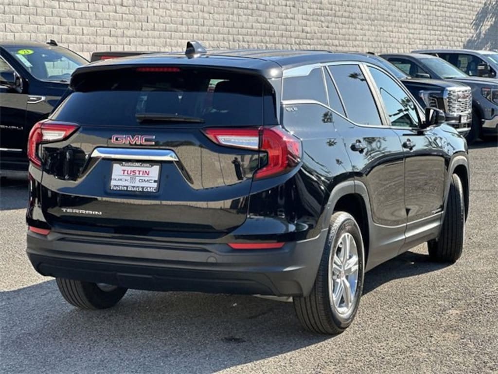 Used 2022 GMC Terrain SLE SUV
