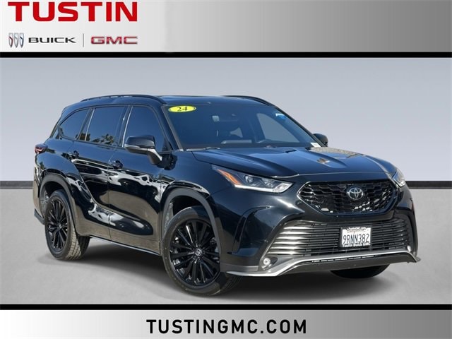 2024 Toyota Highlander LE's photo