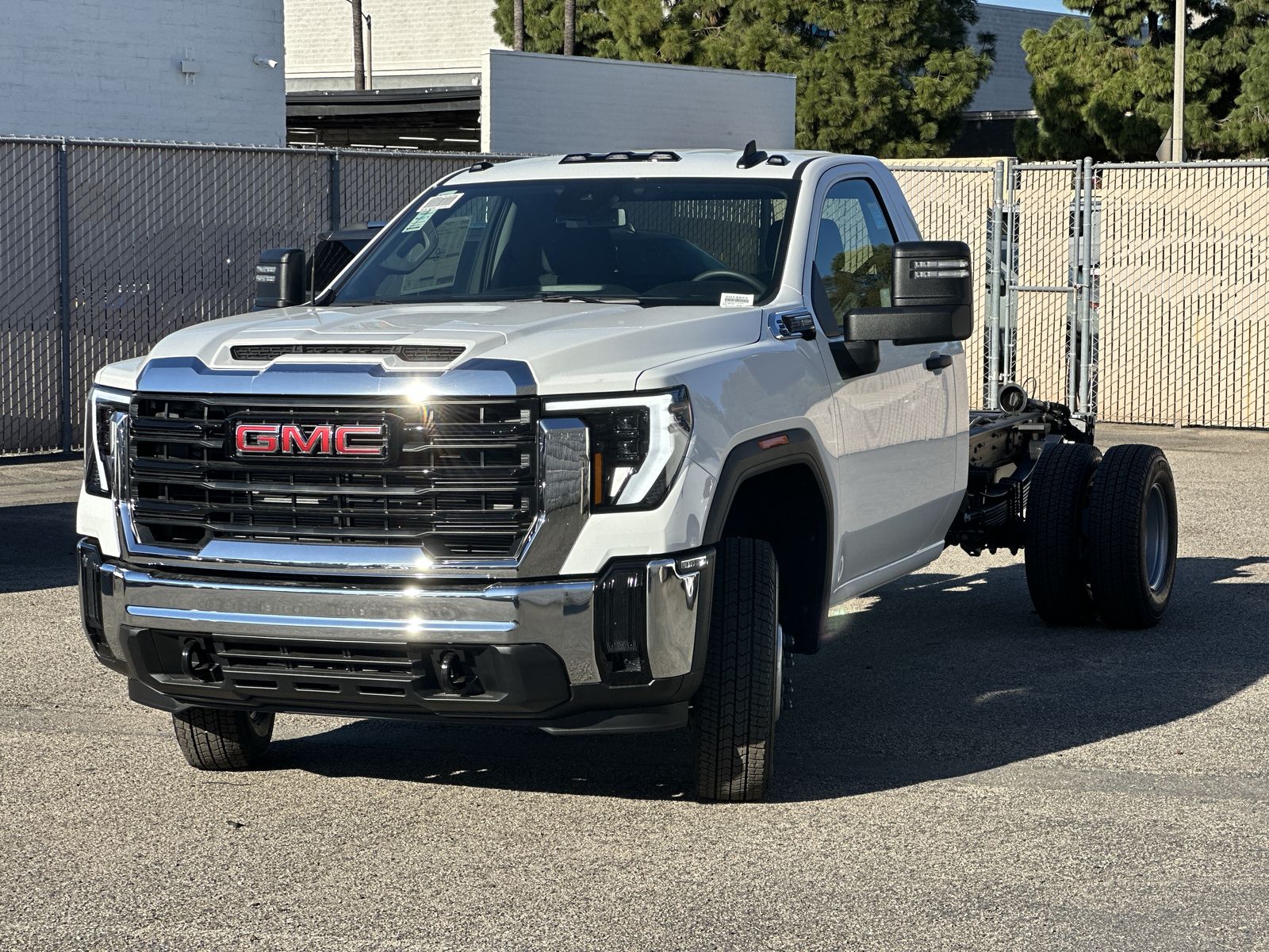 2026 GMC Sierra 3500 Chassis Cab Pro - Photo 40