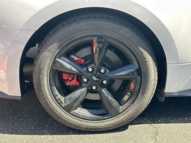 2021 Ford Mustang photo 5