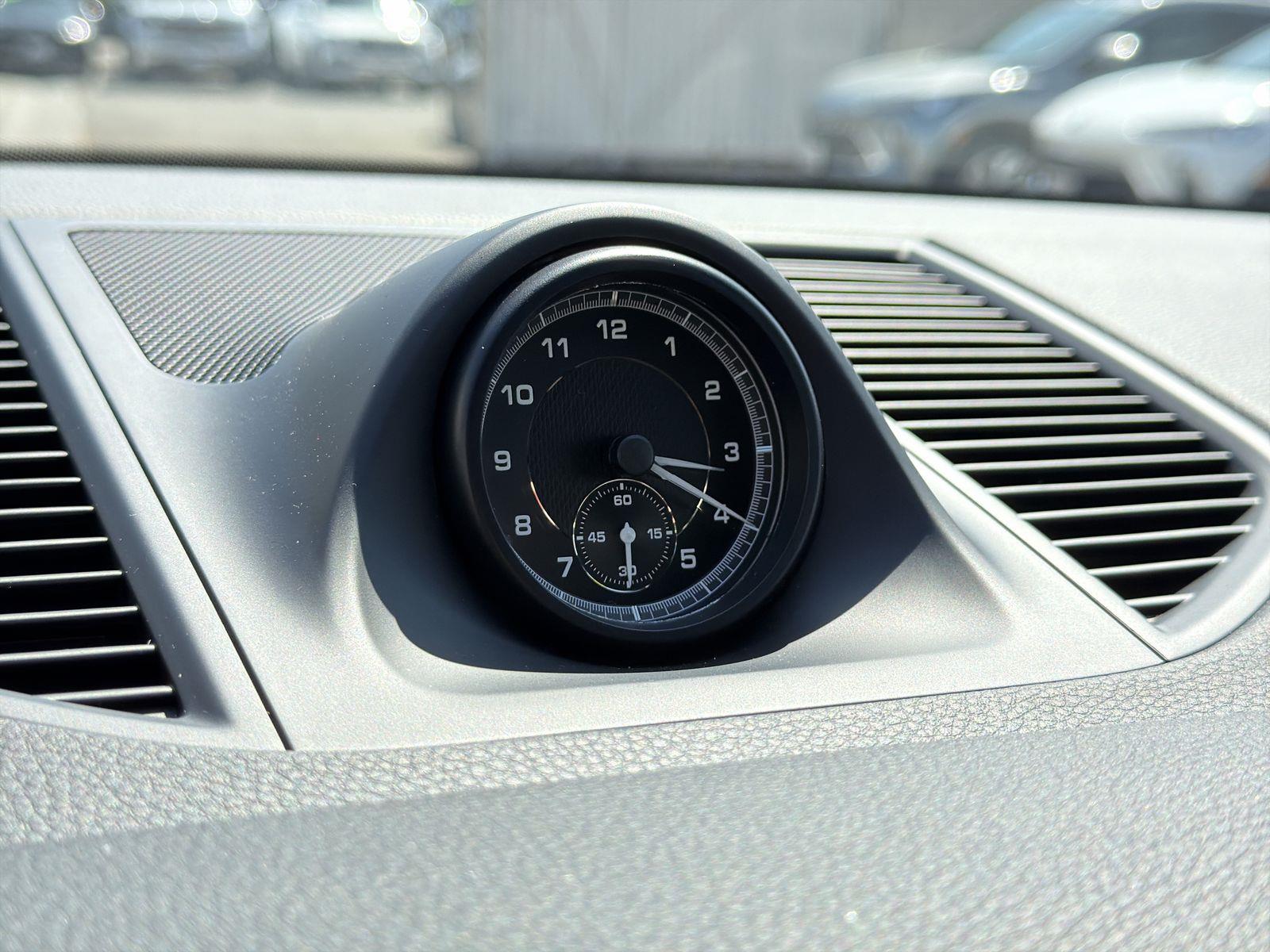 2024 Porsche Macan Base - Photo 39