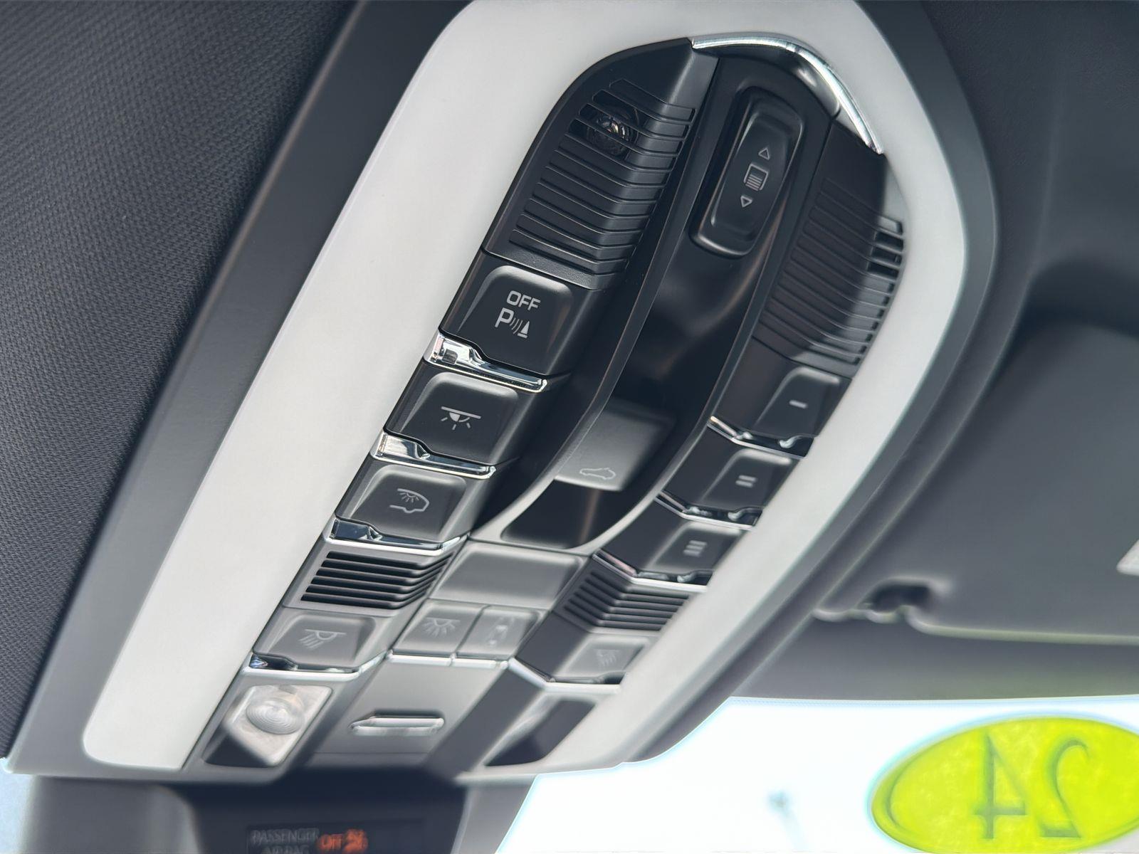 2024 Porsche Macan Base - Photo 41