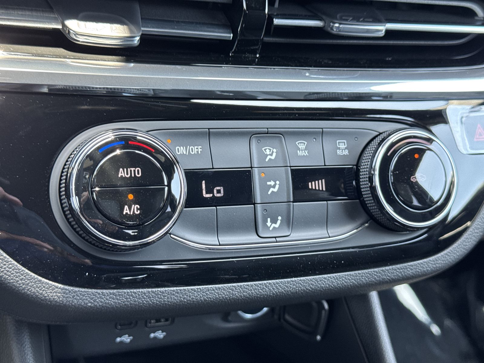 2026 Buick Envista Sport Touring - Photo 55