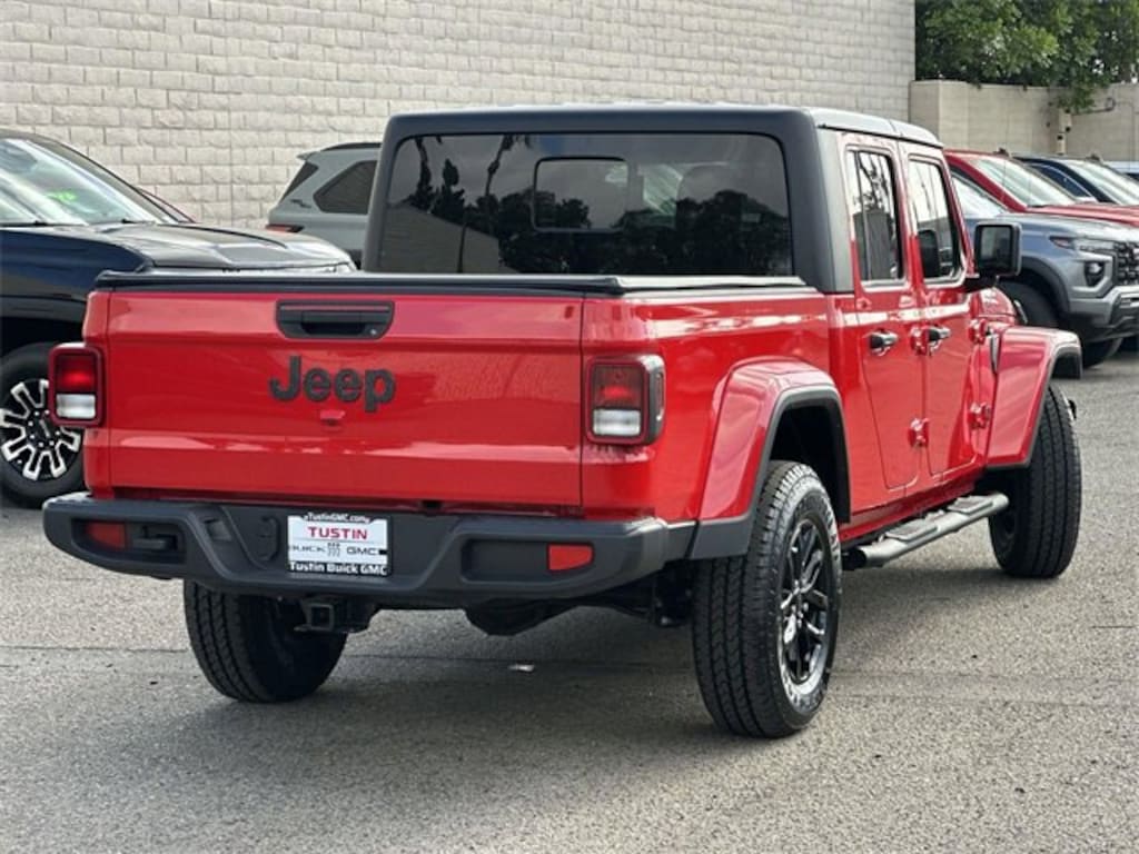 Used 2021 Jeep Gladiator Sport Truck