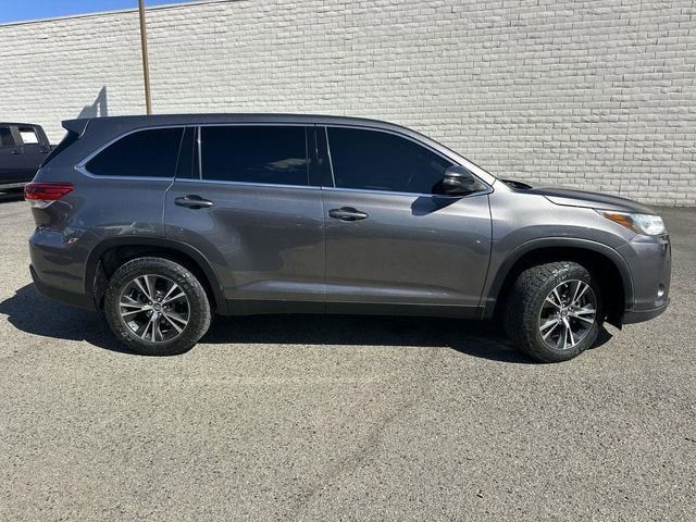 2019 Toyota Highlander LE I4 photo 2