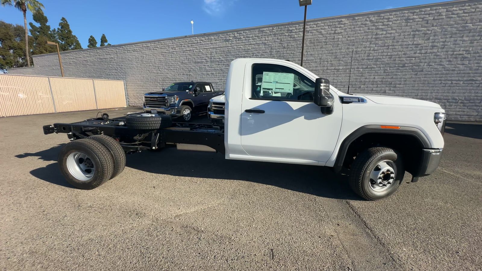 2026 GMC Sierra 3500 Chassis Cab Pro - Photo 35