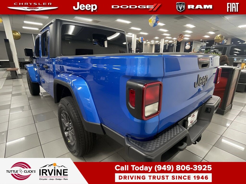 New 2025 Jeep Gladiator Sport S Truck Crew Cab