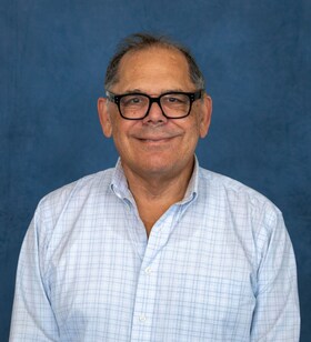 Staff member Robert Zarrow from ID_63b2fbcdbd94