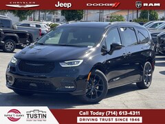 2026 Chrysler Pacifica Limited Van Passenger Van