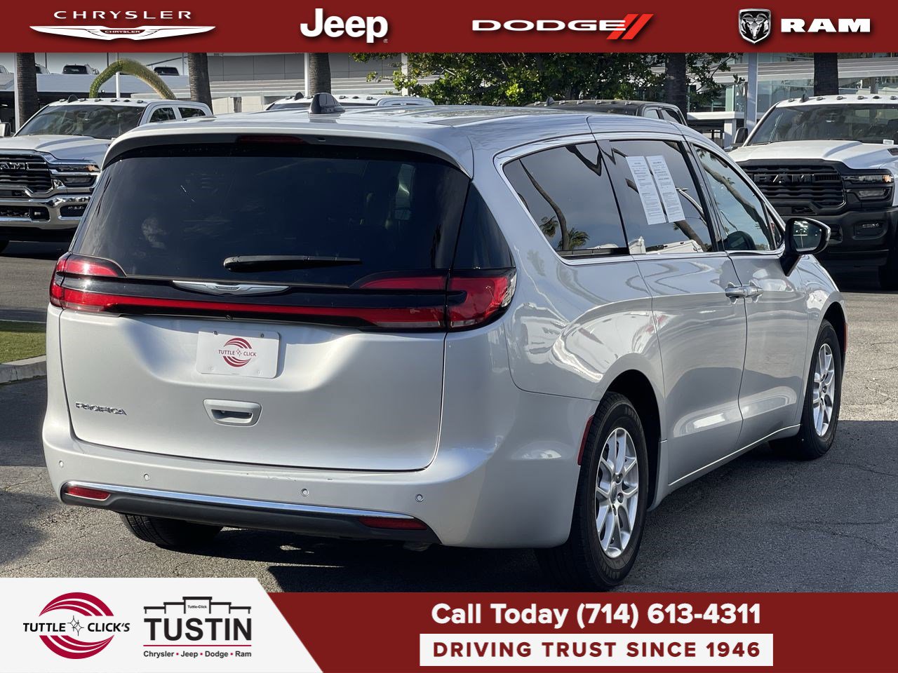 2023 Chrysler Pacifica Touring L photo 5