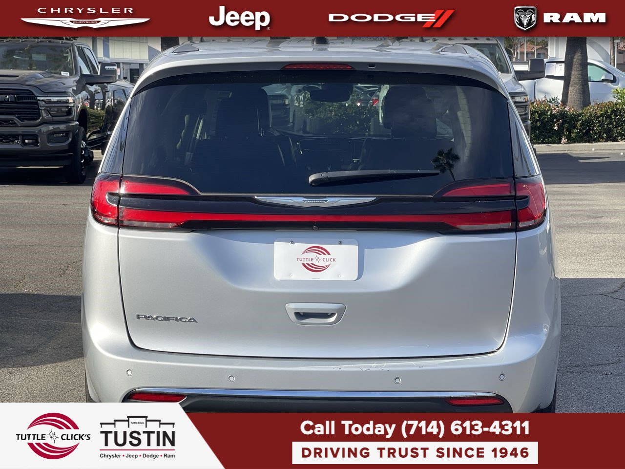 2023 Chrysler Pacifica Touring L photo 4