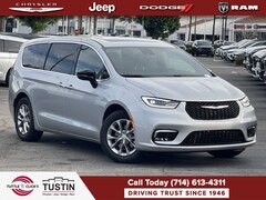 2026 Chrysler Pacifica Limited Van Passenger Van