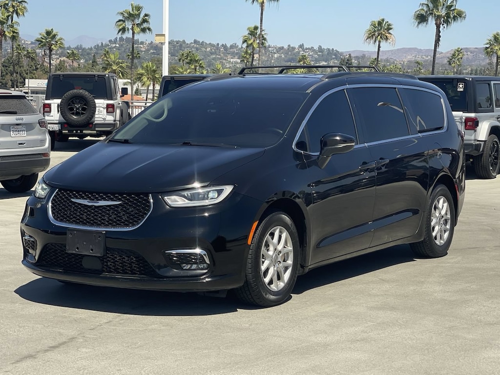 Used 2022 Chrysler Pacifica Touring L Van Passenger Van