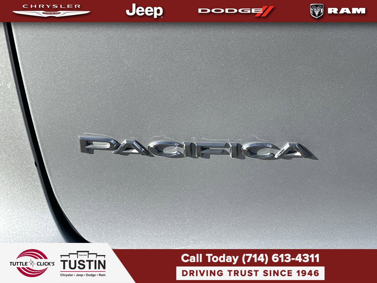 2023 Chrysler Pacifica Touring L photo 3