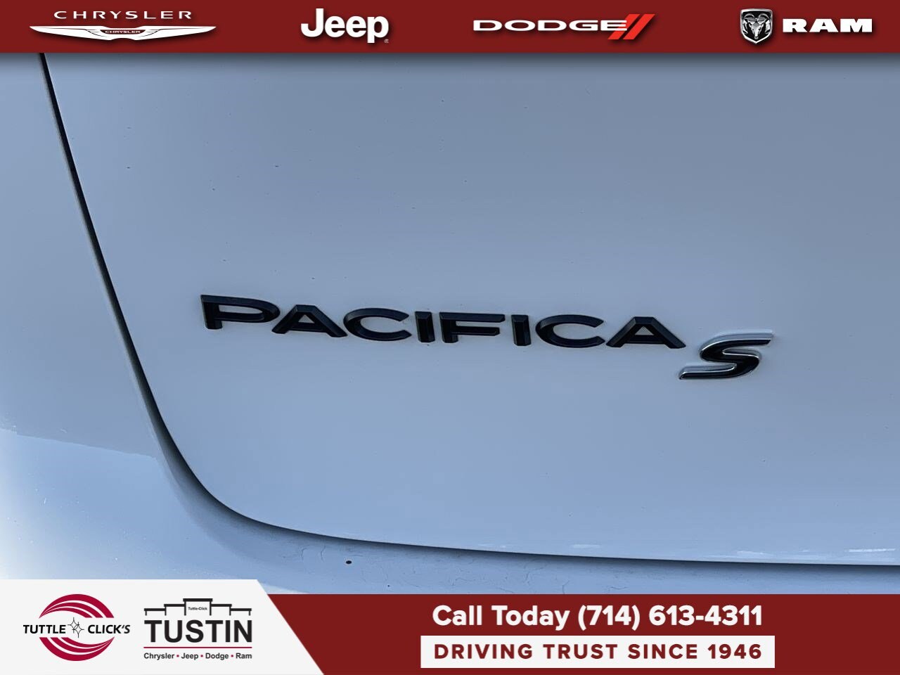 2024 Chrysler Pacifica Limited photo 3