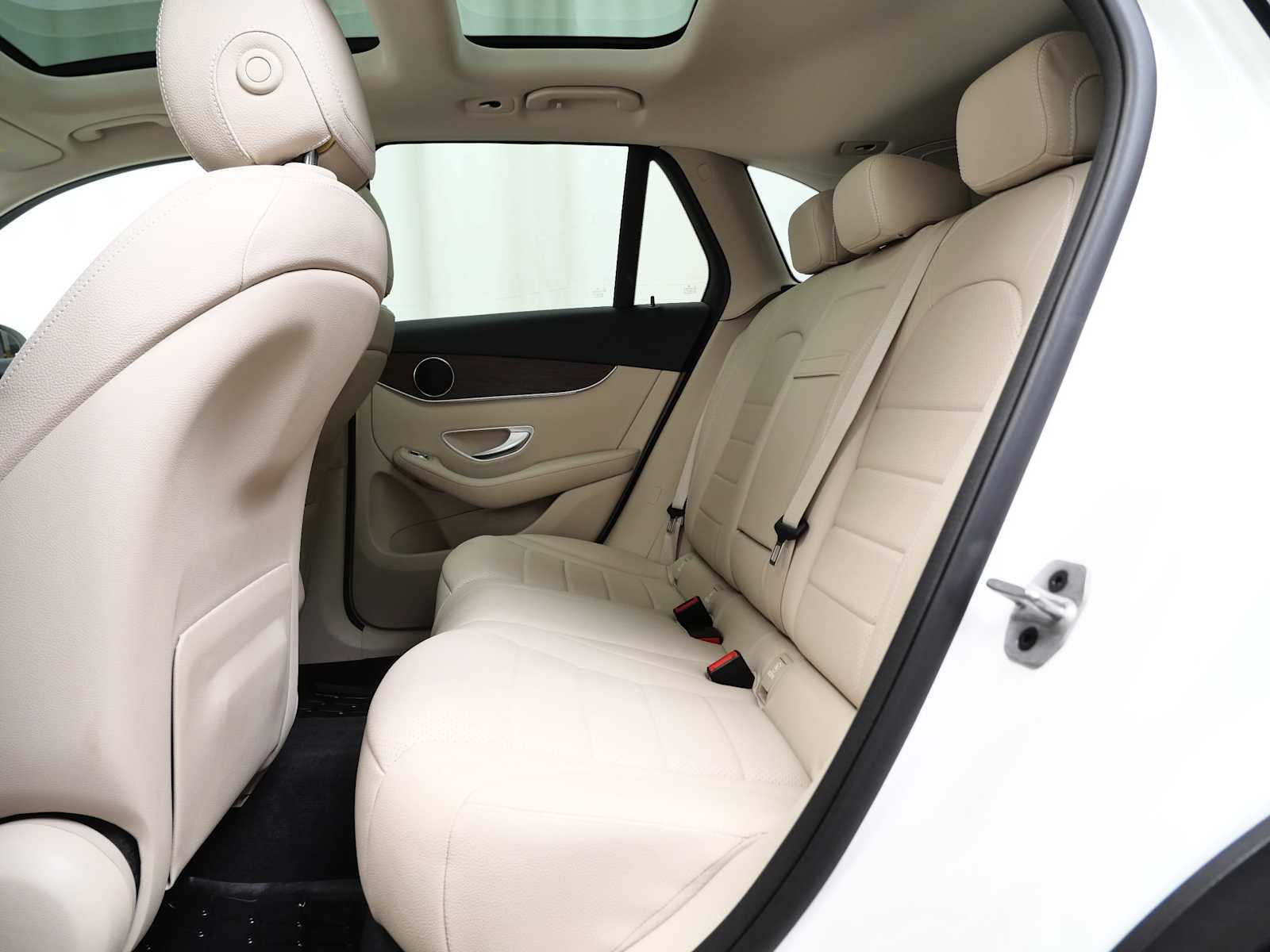 Thumbnail: 2022 Mercedes-Benz GLC - 18