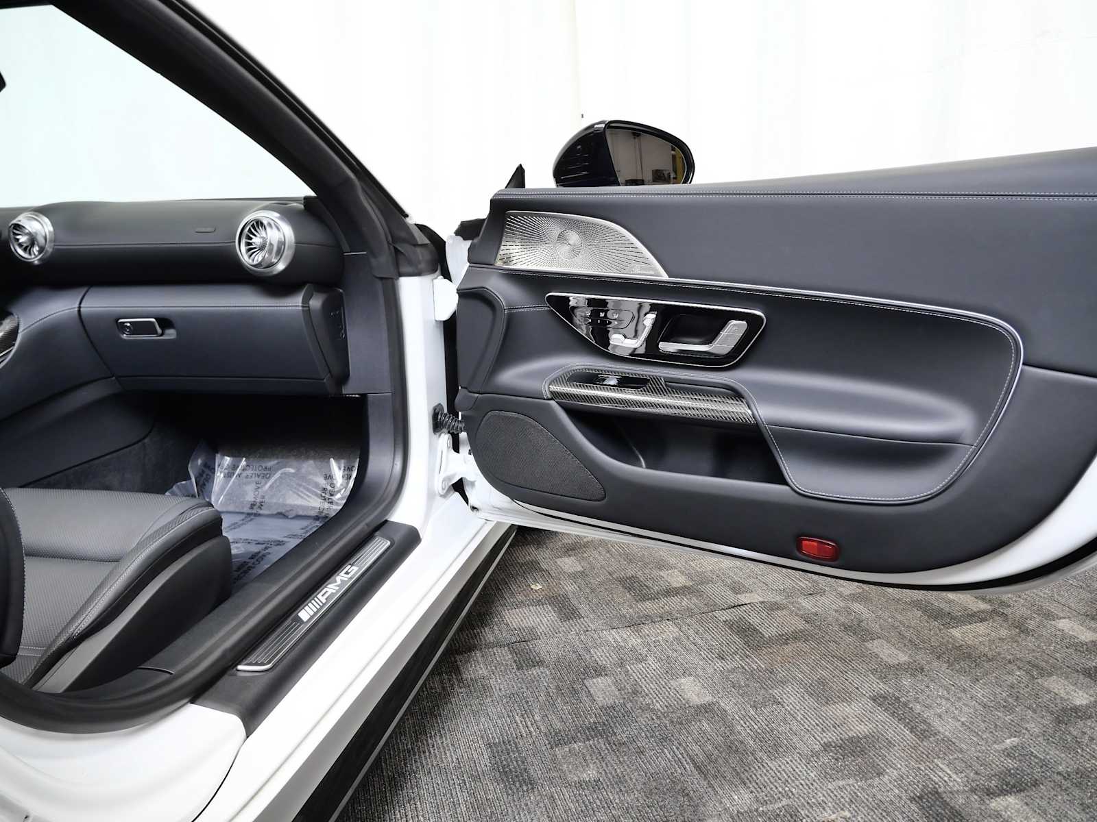 Thumbnail: 2022 Mercedes-Benz SL-Class - 16