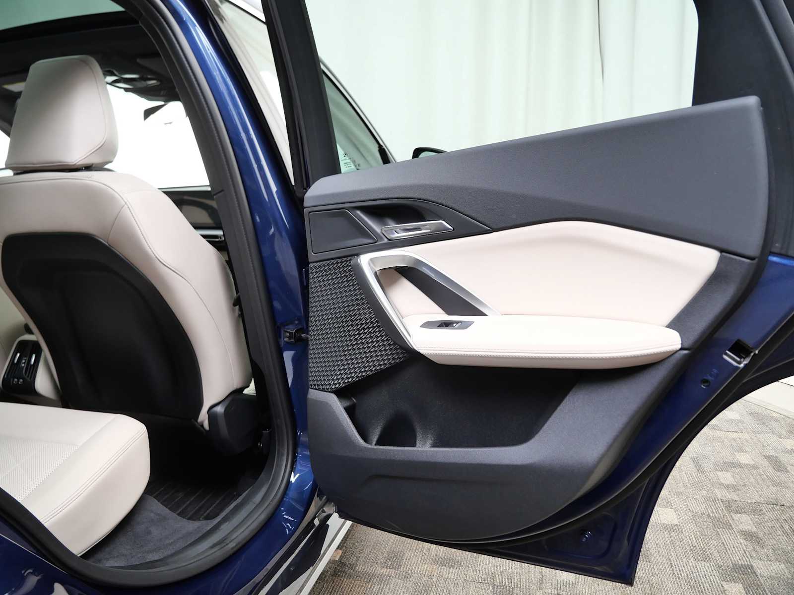 Thumbnail: 2025 BMW X1 - 14