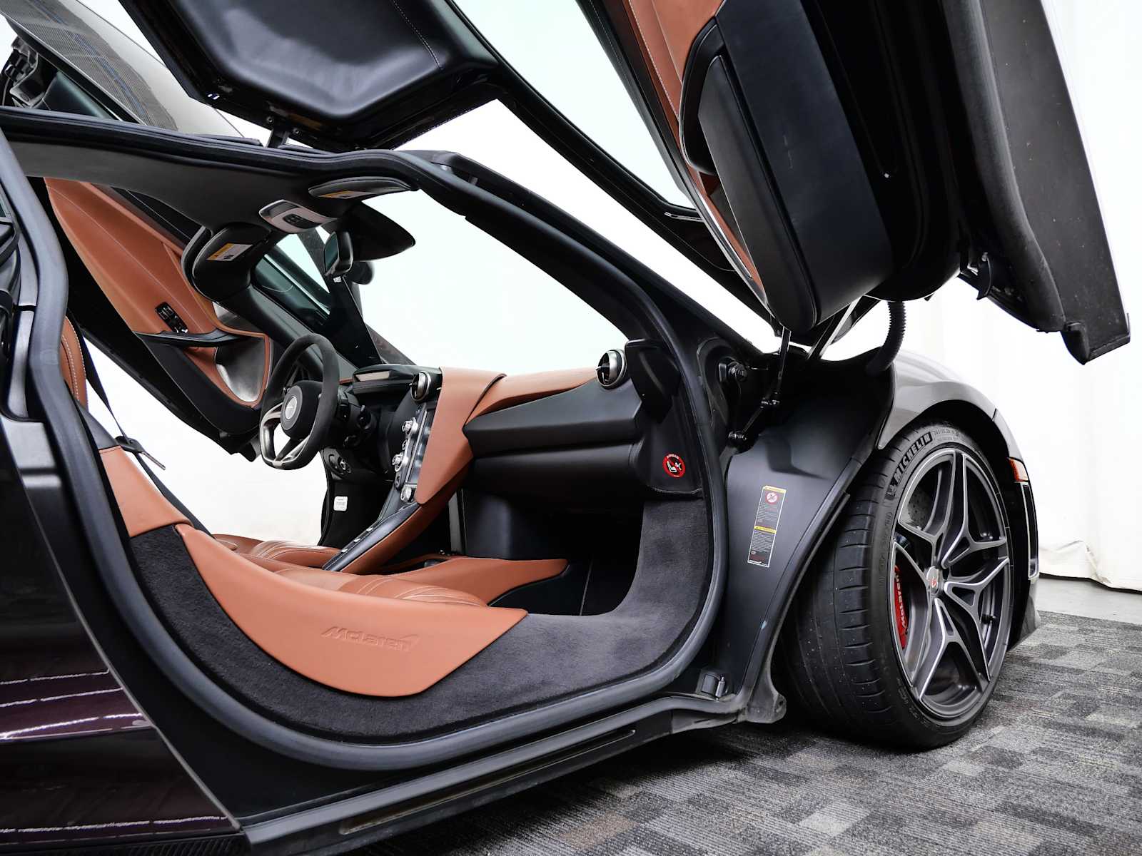 Thumbnail: 2018 Mclaren 720S - 11