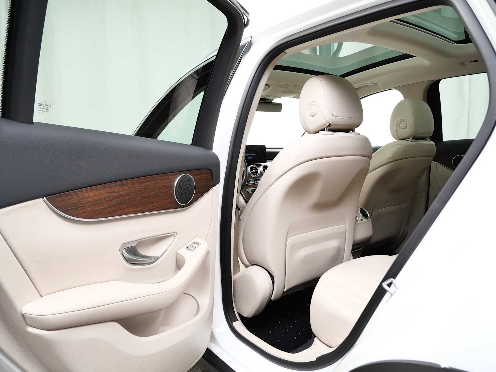 Thumbnail: 2022 Mercedes-Benz GLC - 17