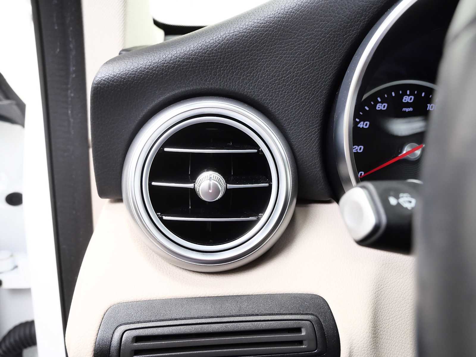 Thumbnail: 2022 Mercedes-Benz GLC - 26