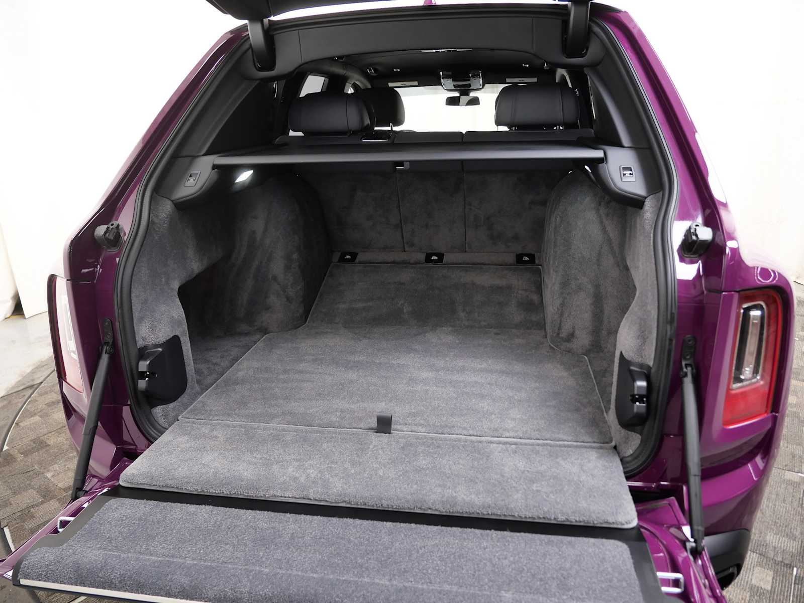 Thumbnail: 2022 Rolls-Royce Cullinan - 19