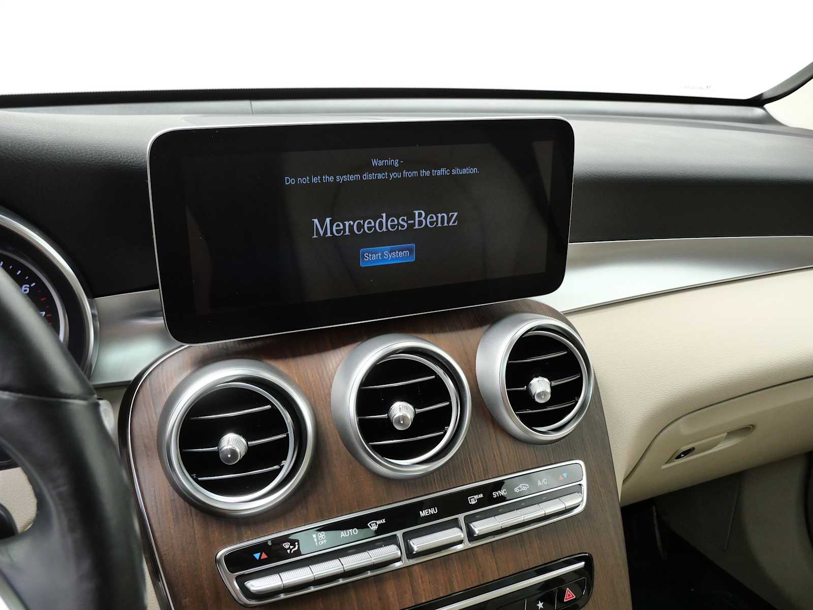 Thumbnail: 2022 Mercedes-Benz GLC - 23