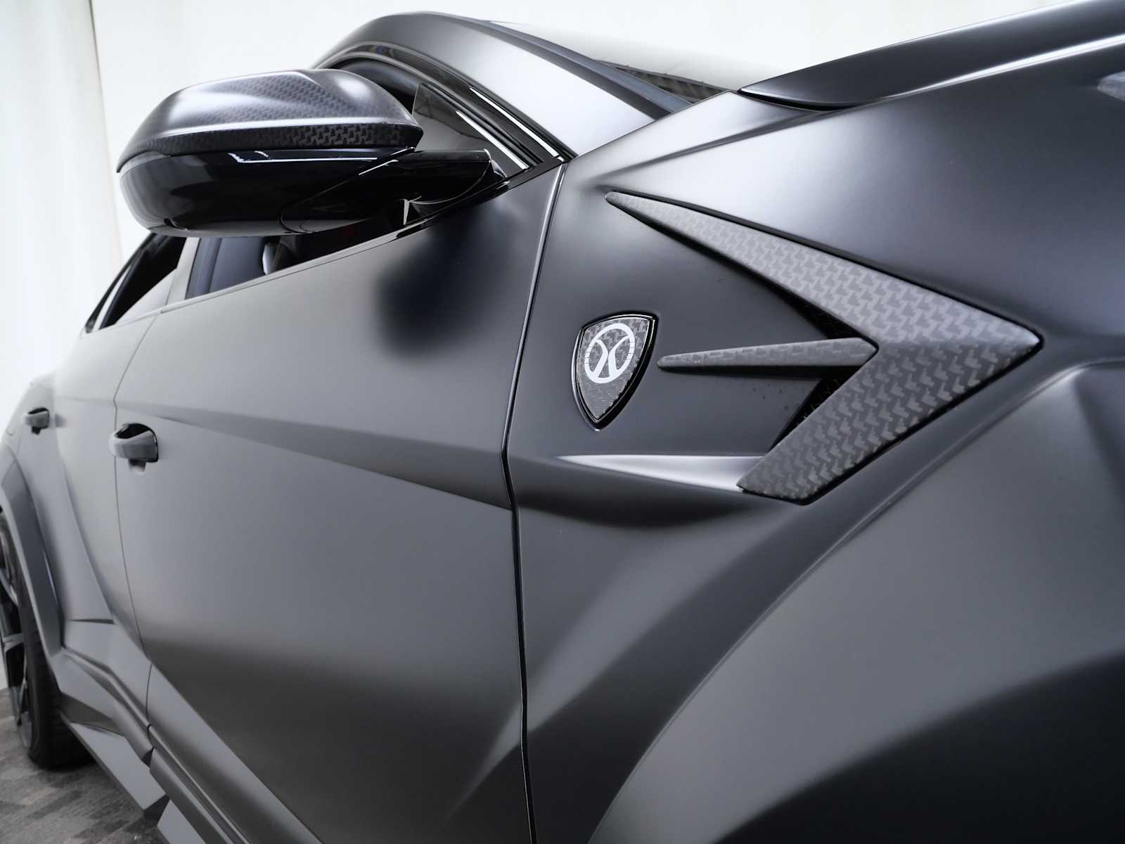 Thumbnail: 2020 Lamborghini Urus - 13