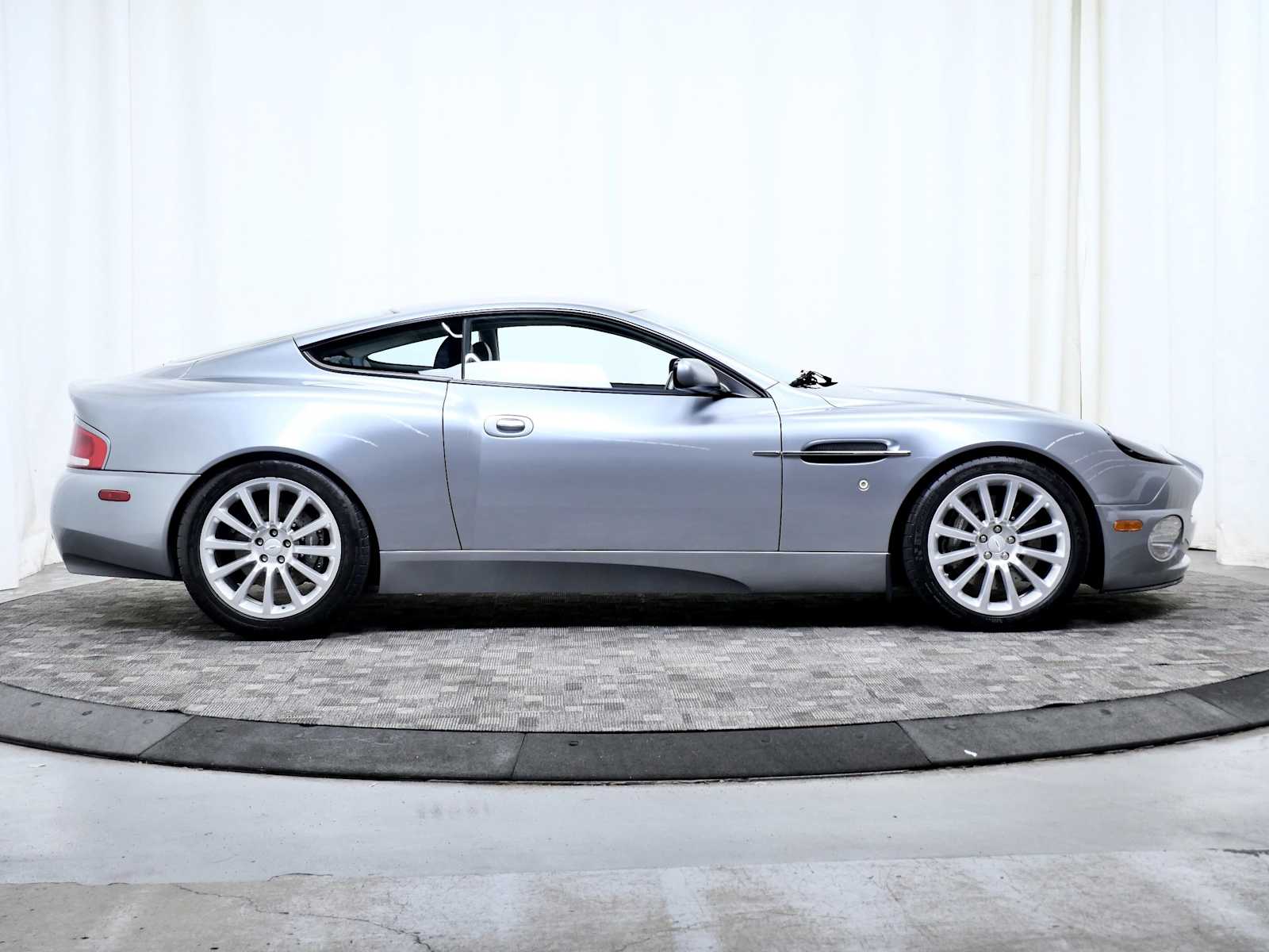 Thumbnail: 2003 Aston Martin Vanquish - 7