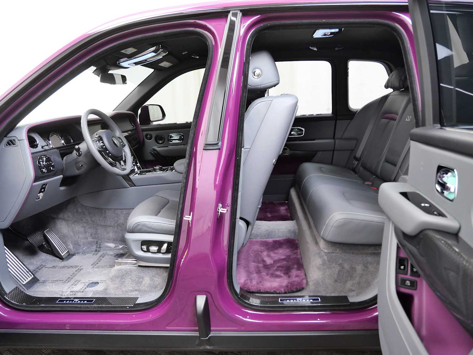 Thumbnail: 2022 Rolls-Royce Cullinan - 20