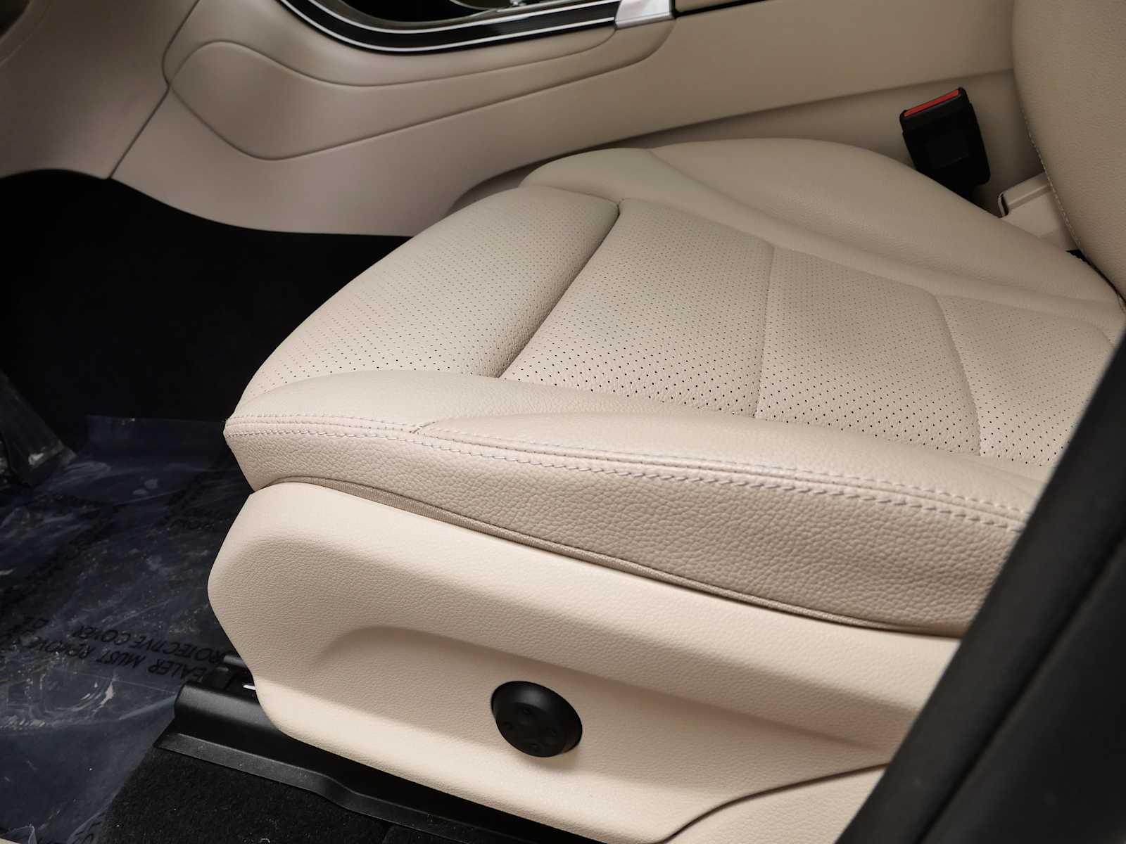 Thumbnail: 2022 Mercedes-Benz GLC - 22