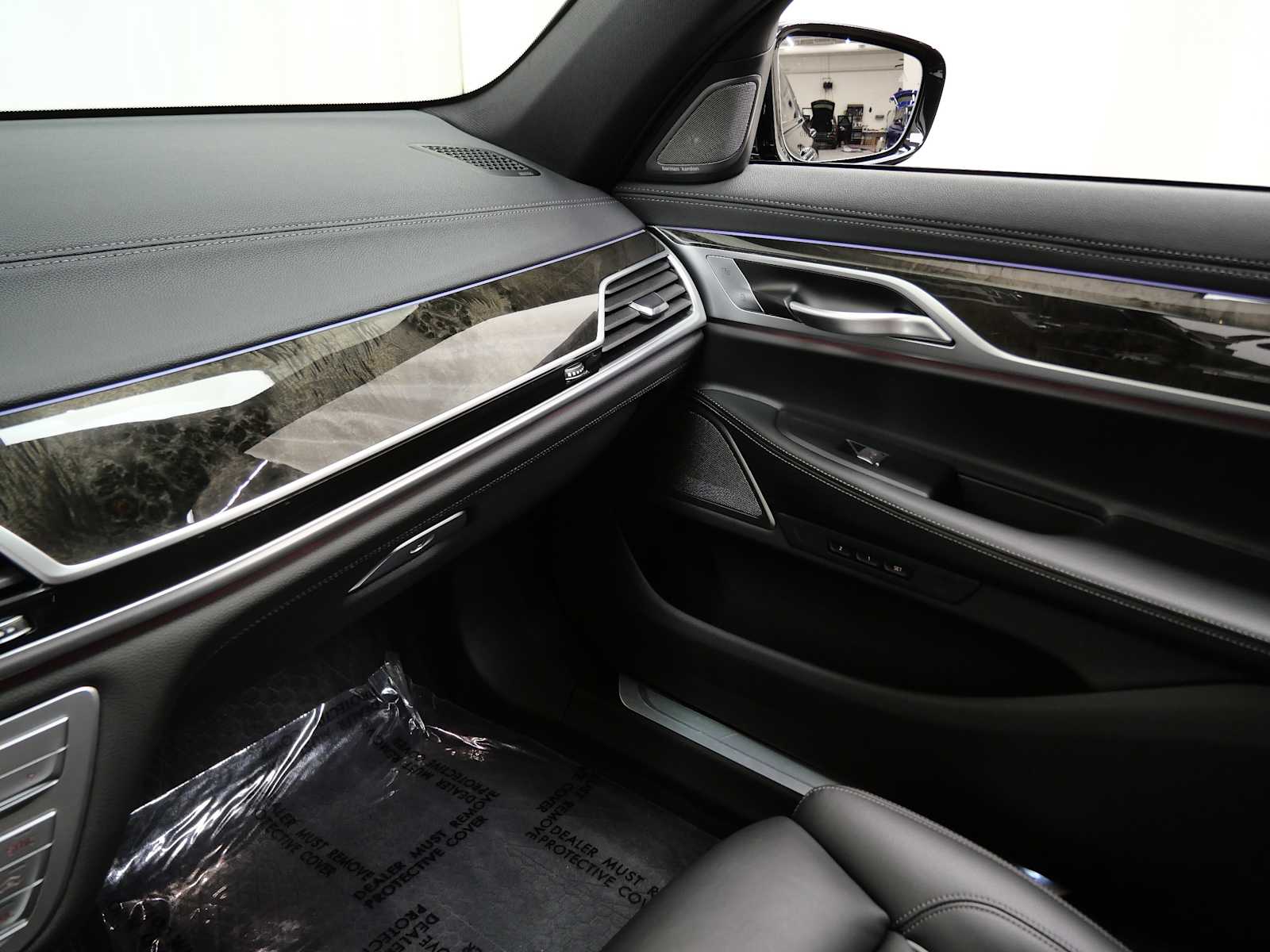 Thumbnail: 2022 BMW 7 Series - 24