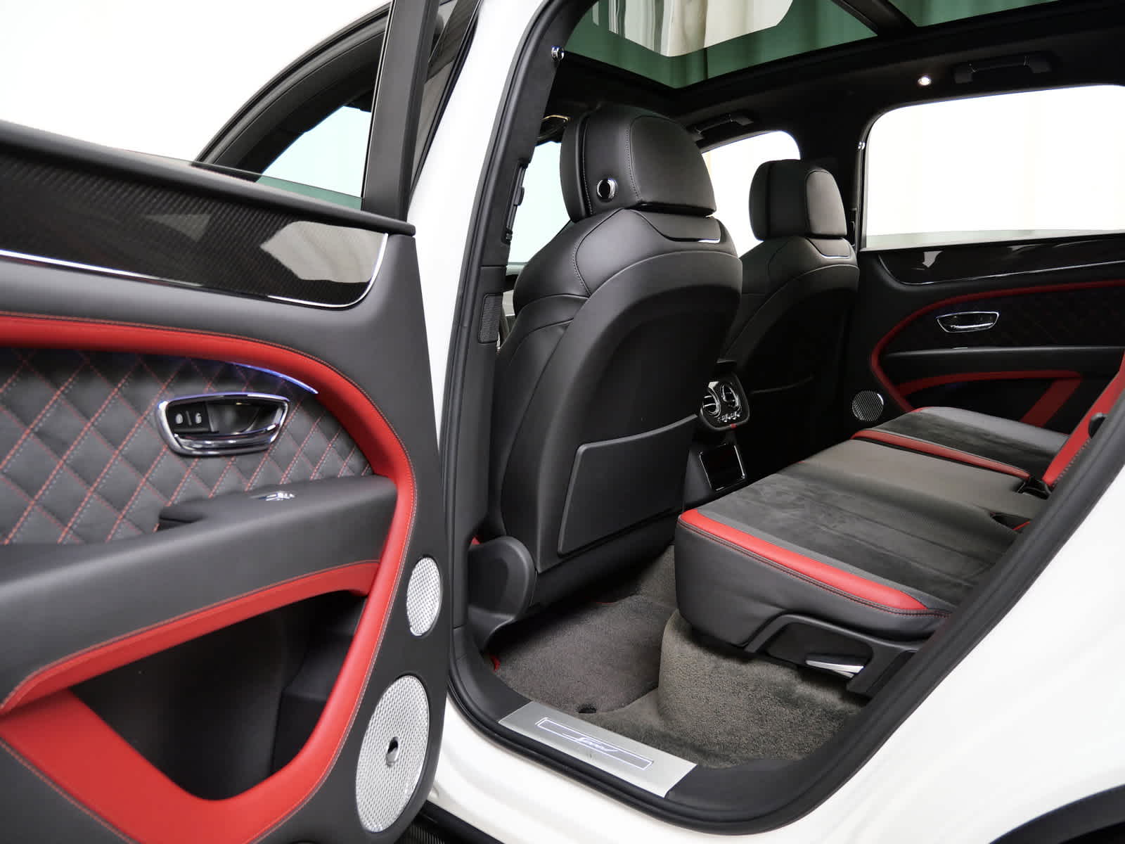 Thumbnail: 2021 Bentley Bentayga - 17