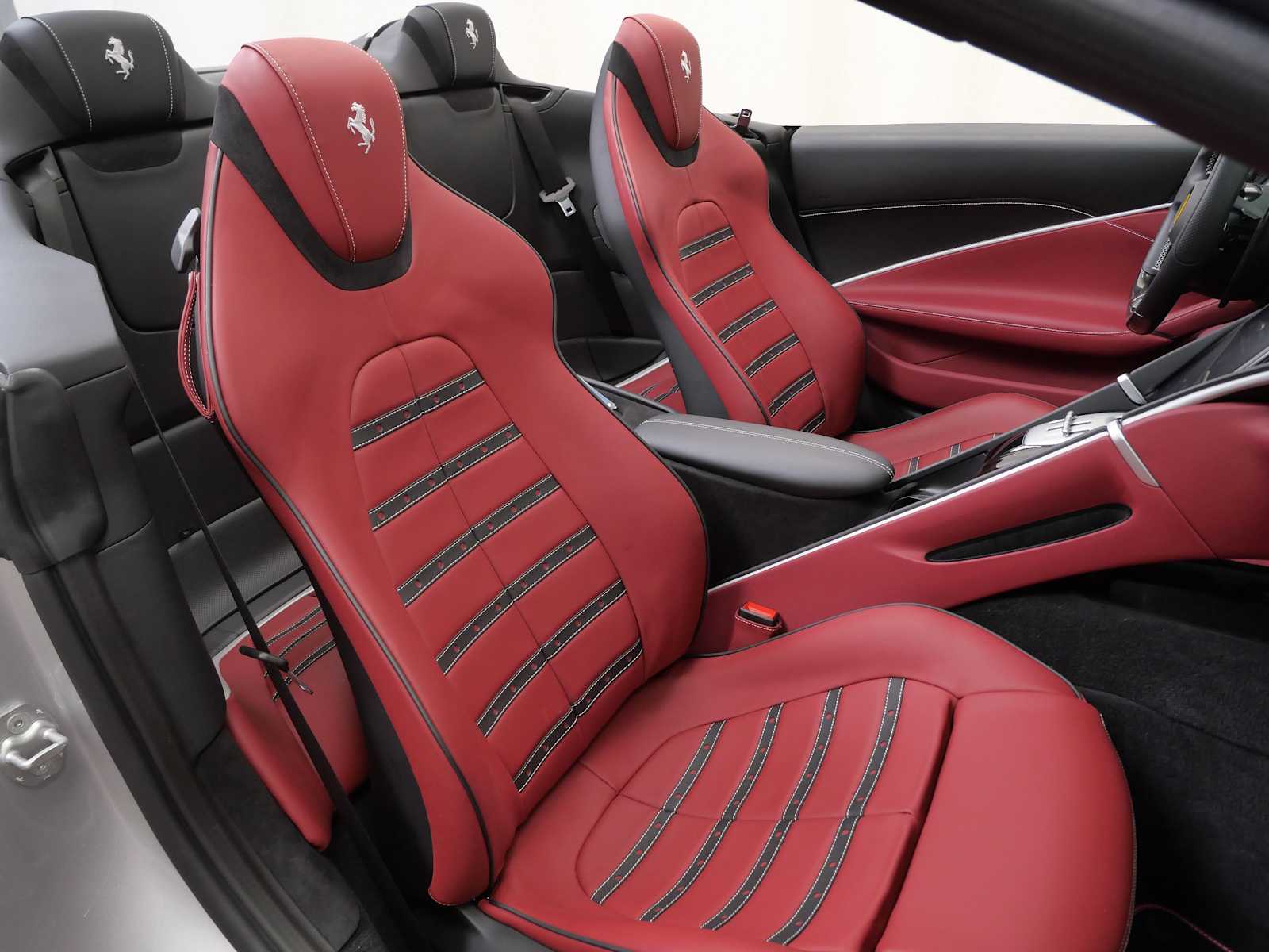 Thumbnail: 2025 Ferrari Roma - 17