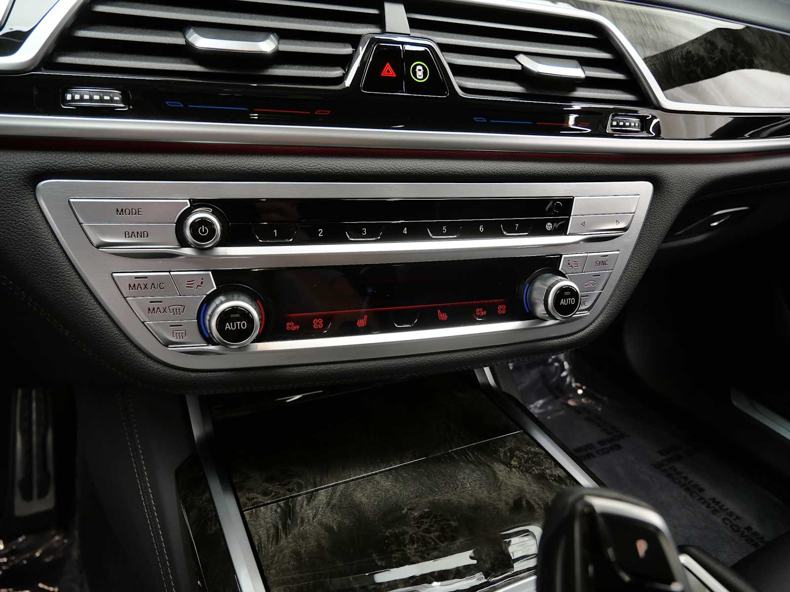 Thumbnail: 2022 BMW 7 Series - 26