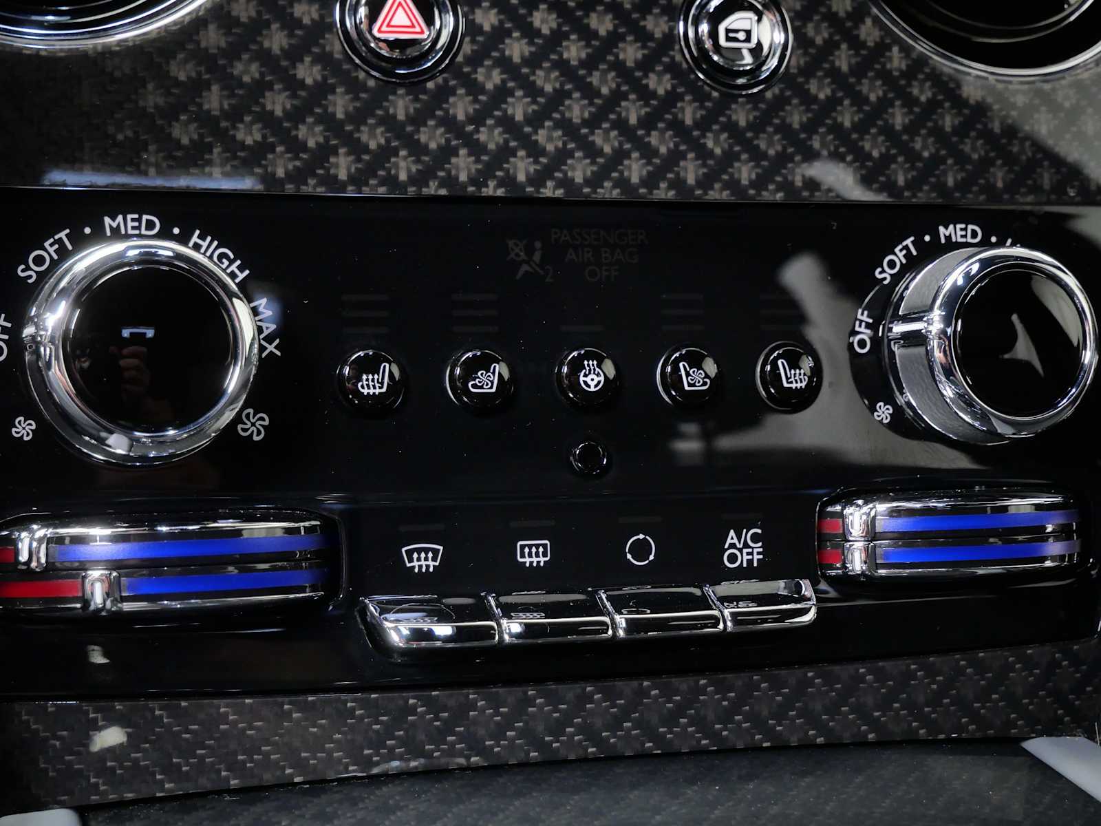 Thumbnail: 2022 Rolls-Royce Cullinan - 28