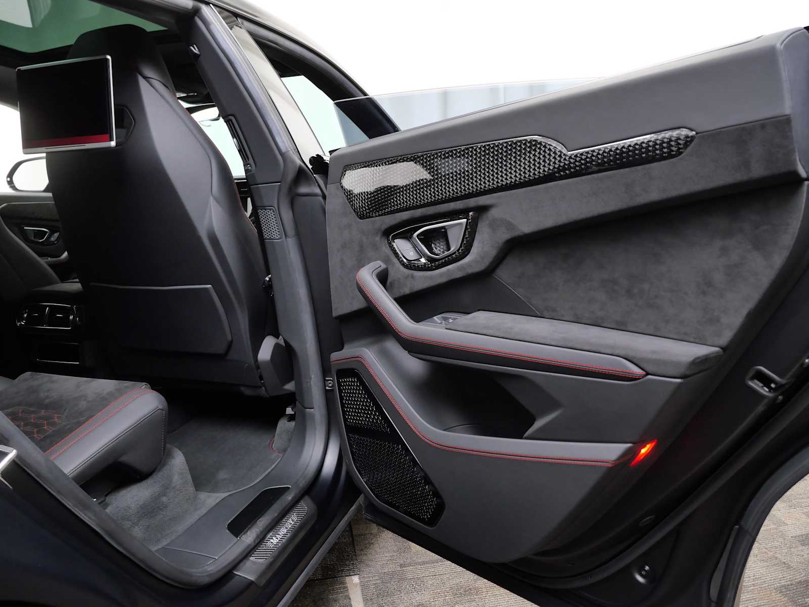 Thumbnail: 2020 Lamborghini Urus - 20