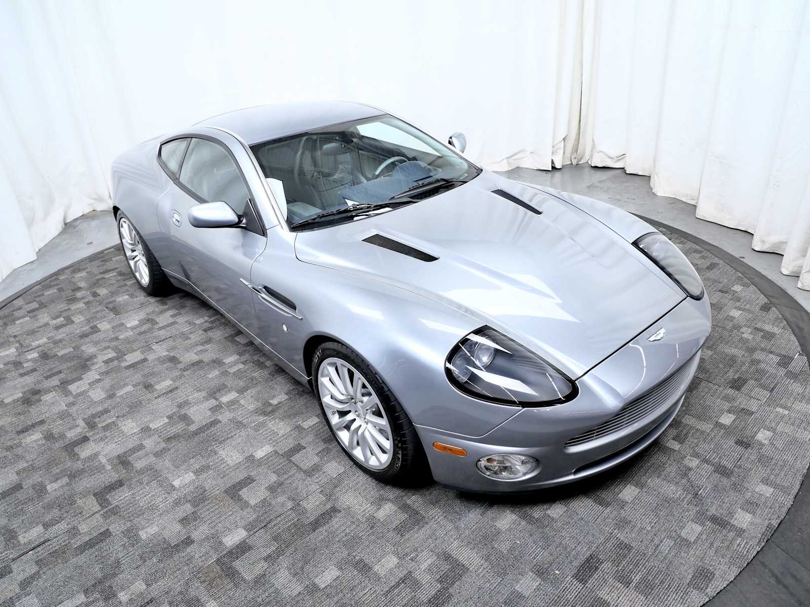 Thumbnail: 2003 Aston Martin Vanquish - 10