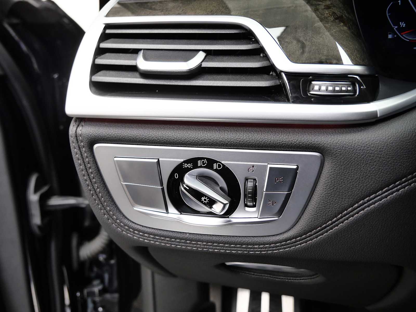 Thumbnail: 2022 BMW 7 Series - 33