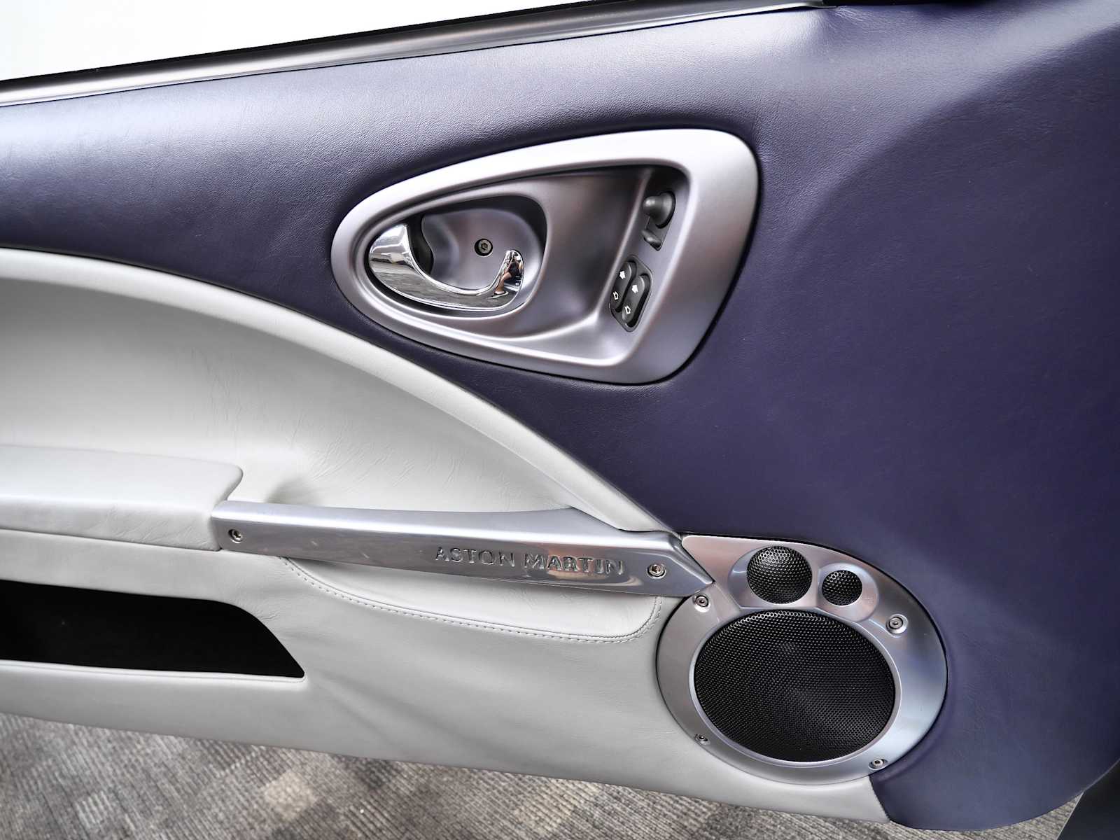 Thumbnail: 2003 Aston Martin Vanquish - 26