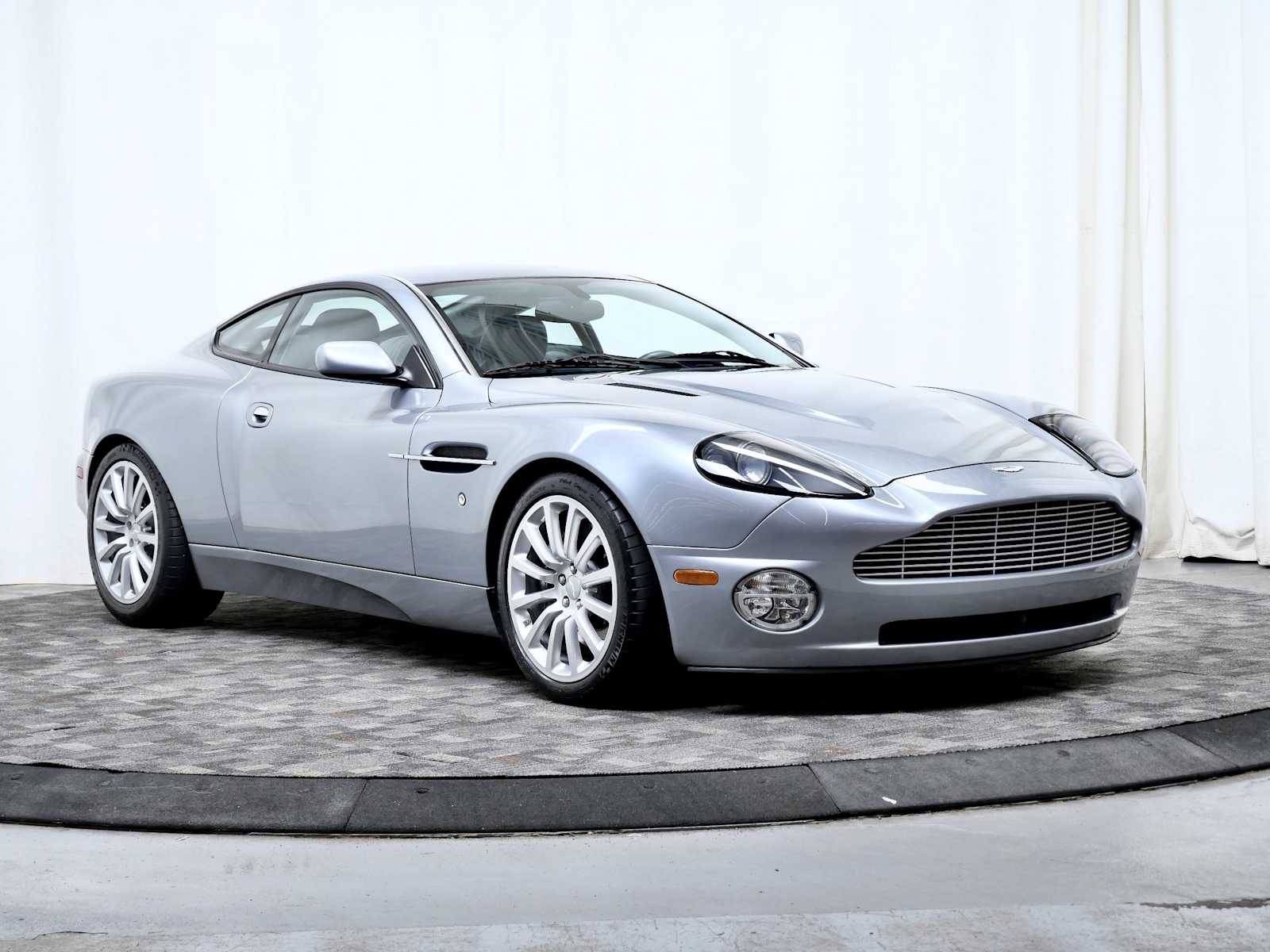 Thumbnail: 2003 Aston Martin Vanquish - 8
