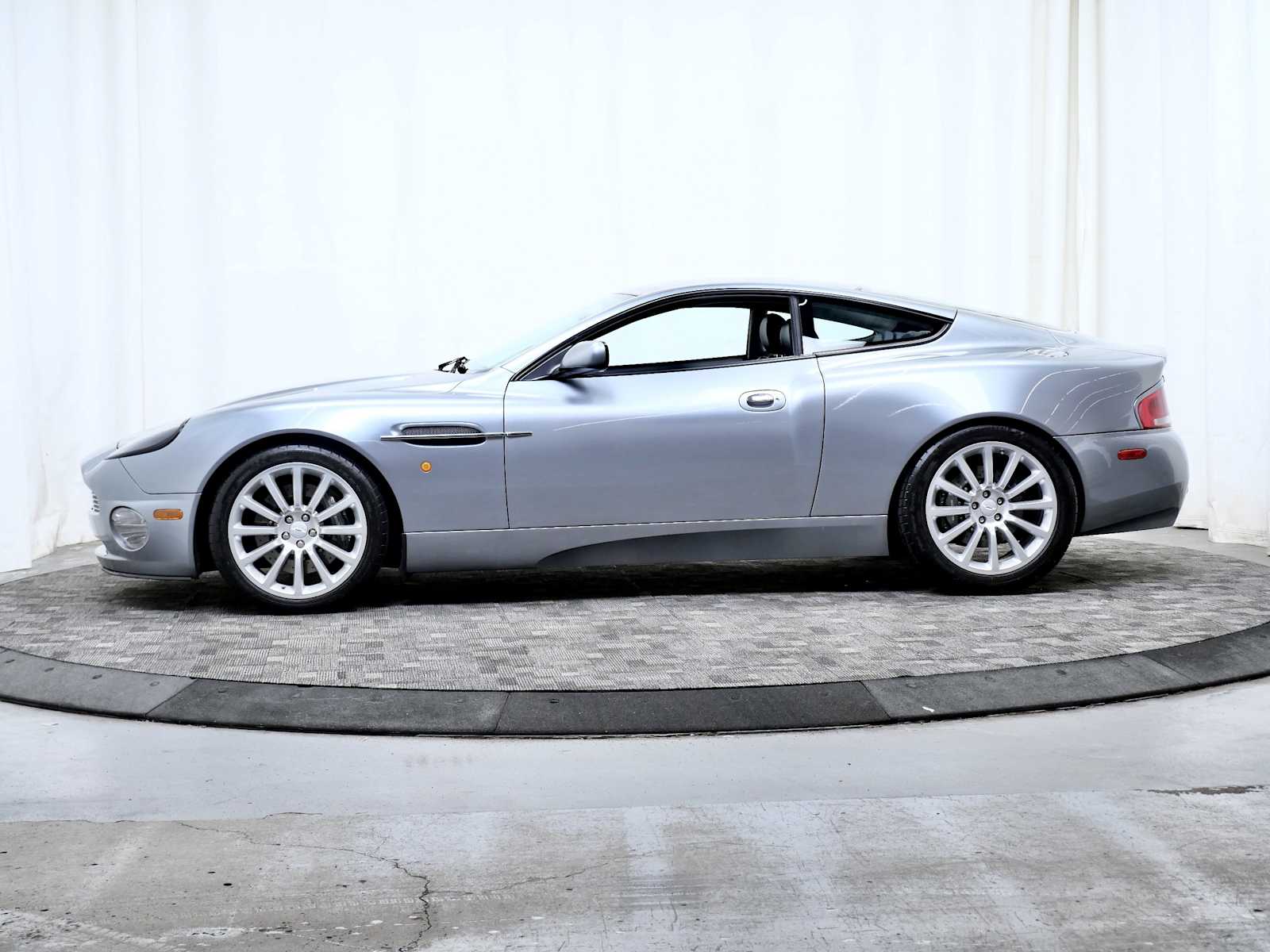 Thumbnail: 2003 Aston Martin Vanquish - 2