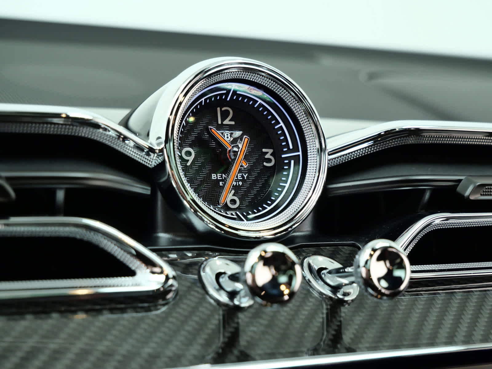 Thumbnail: 2021 Bentley Bentayga - 29