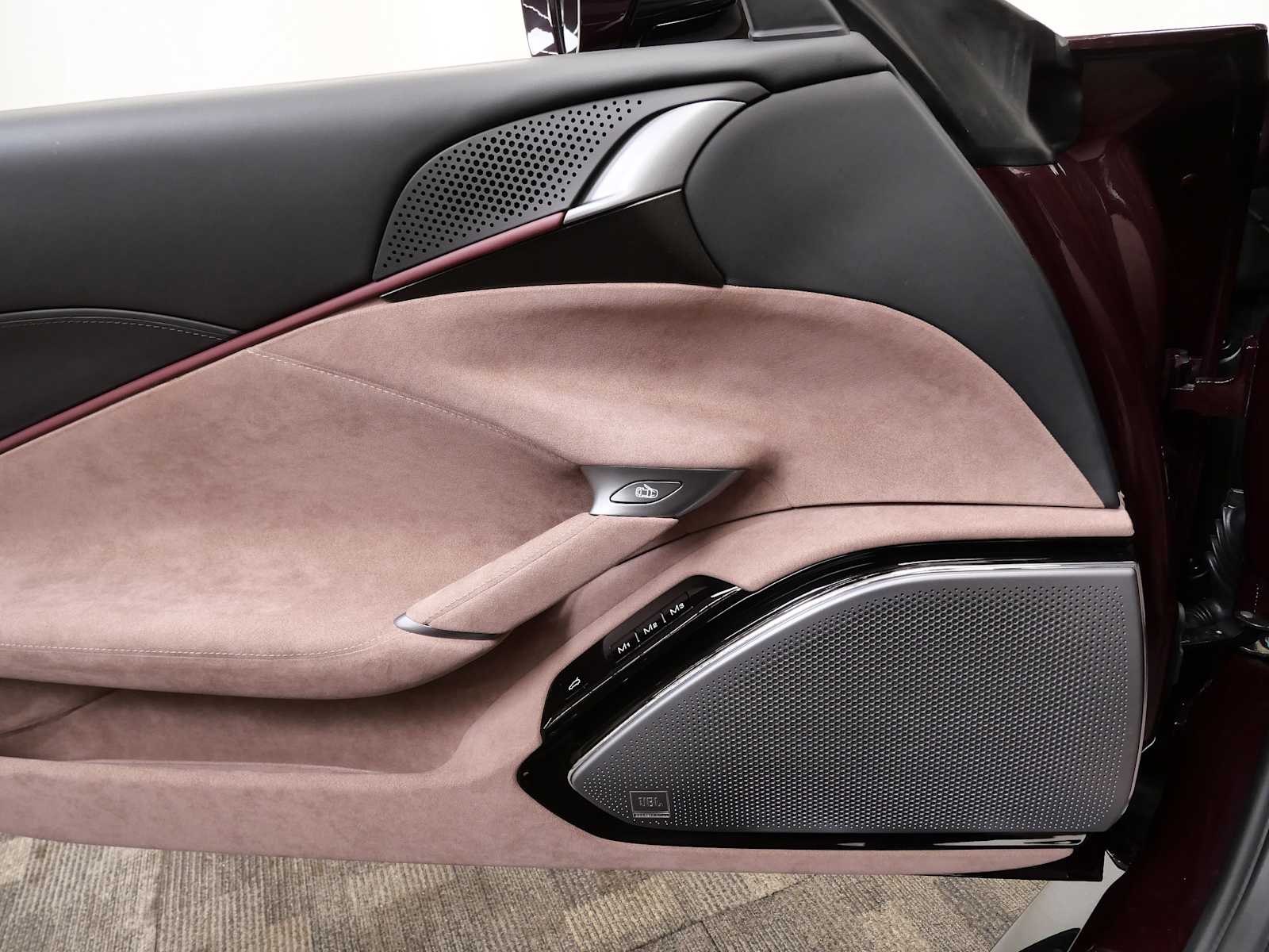 Thumbnail: 2025 Ferrari Roma - 35