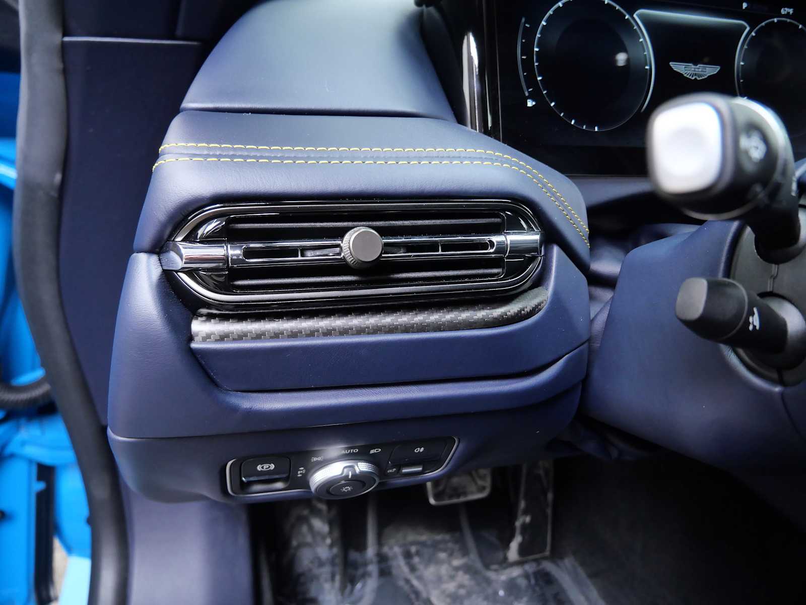 Thumbnail: 2024 Aston Martin DB12 - 30