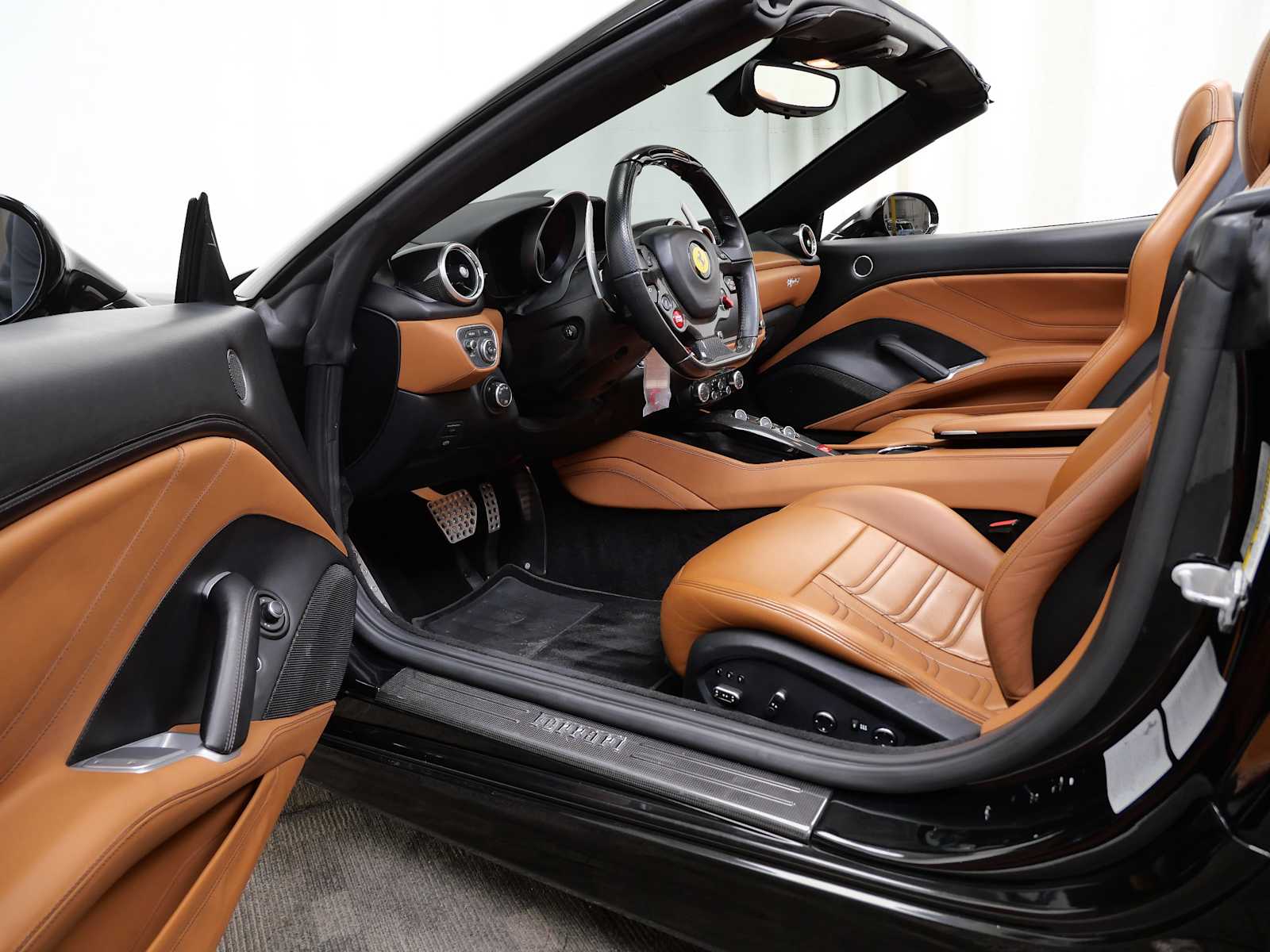 Thumbnail: 2015 Ferrari California - 21