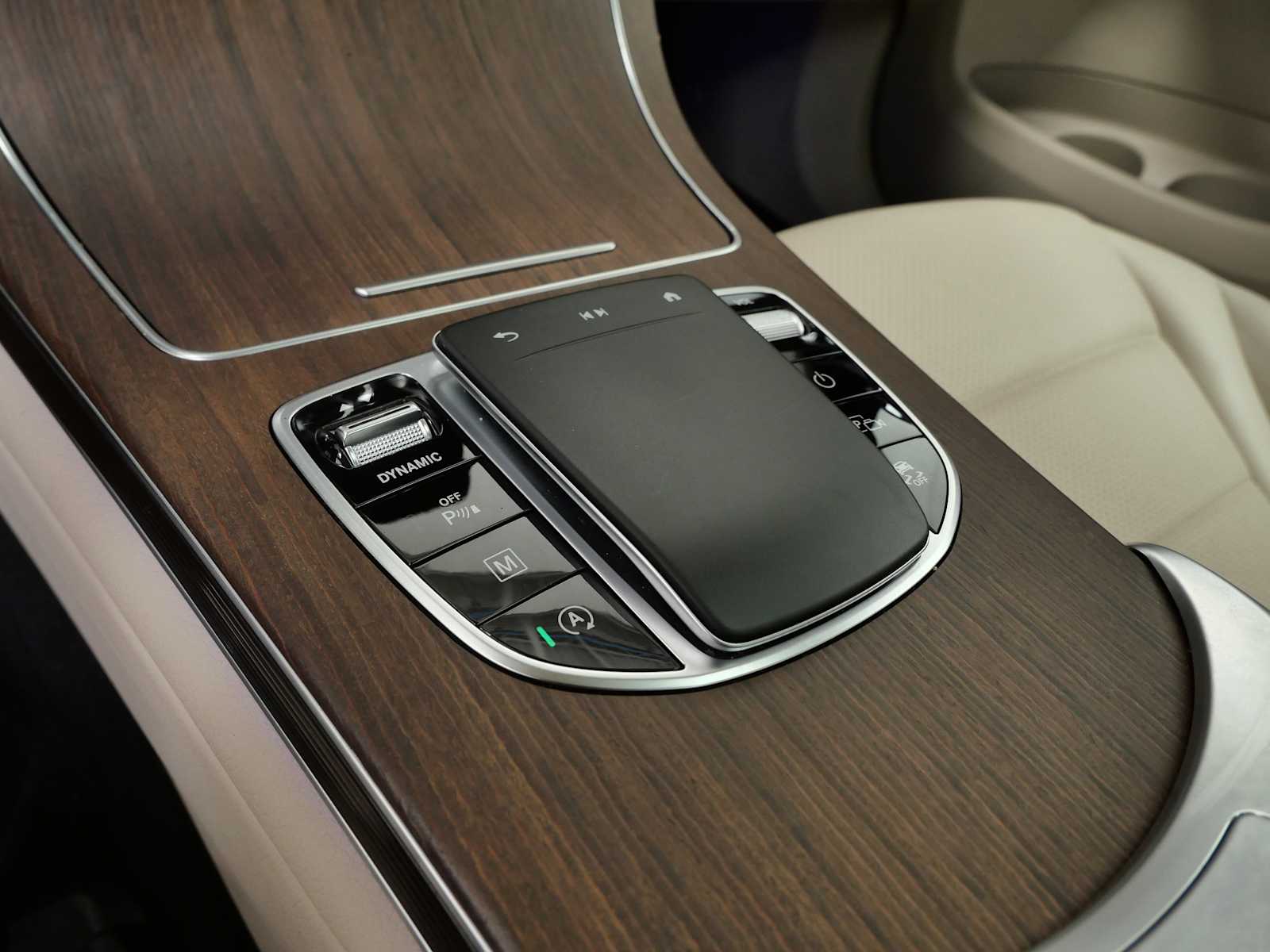 Thumbnail: 2022 Mercedes-Benz GLC - 31