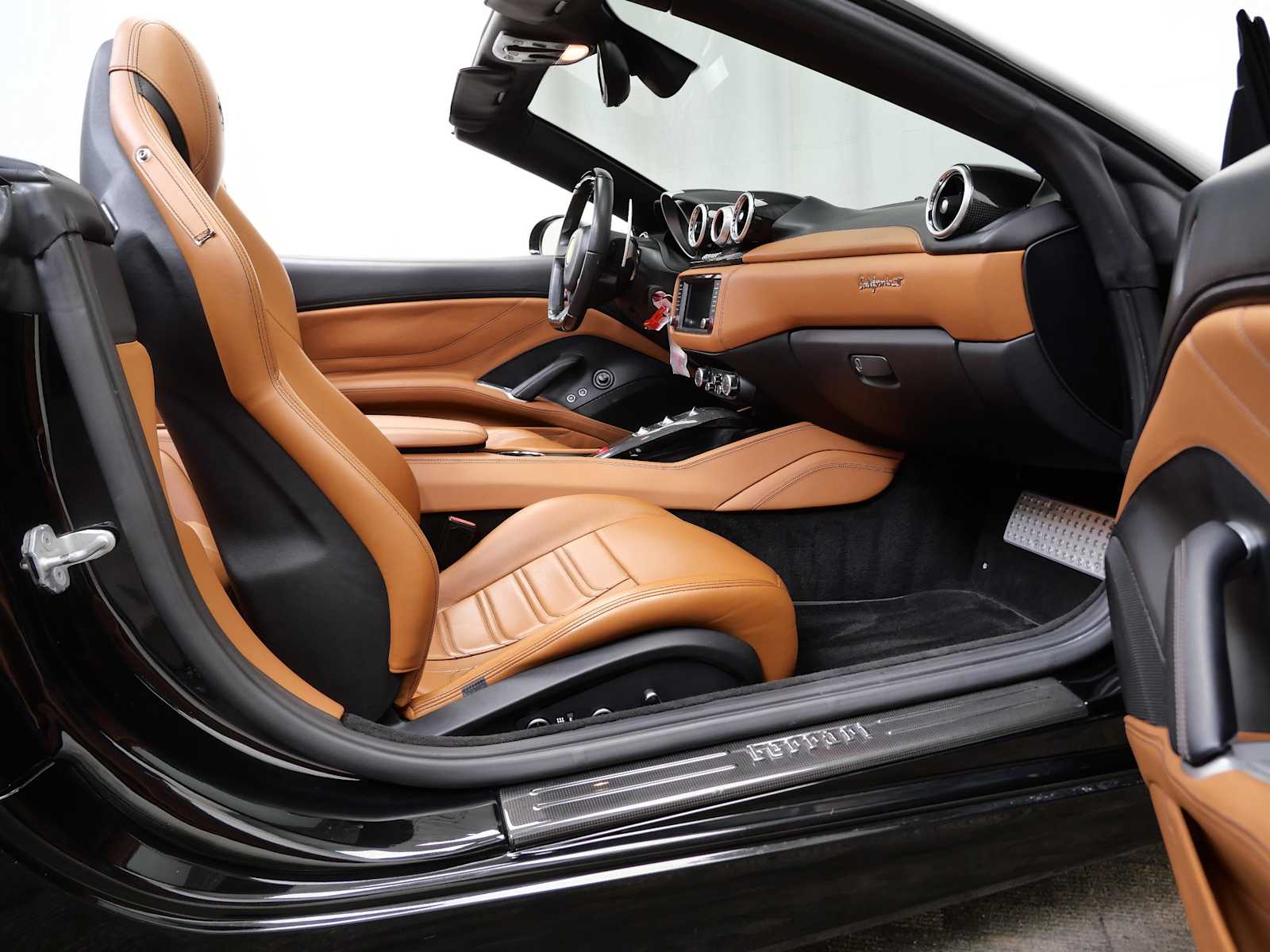 Thumbnail: 2015 Ferrari California - 17