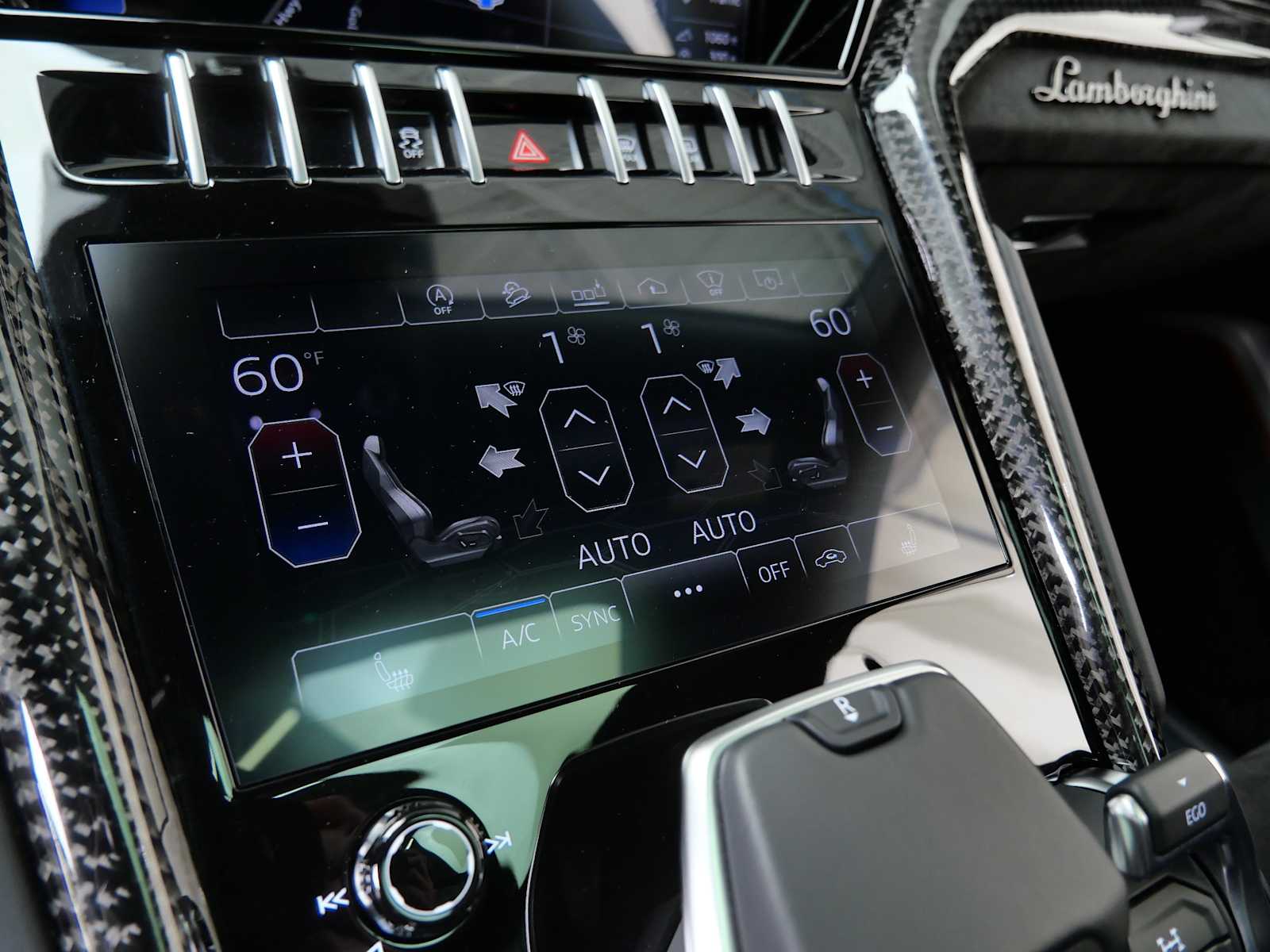 Thumbnail: 2020 Lamborghini Urus - 33