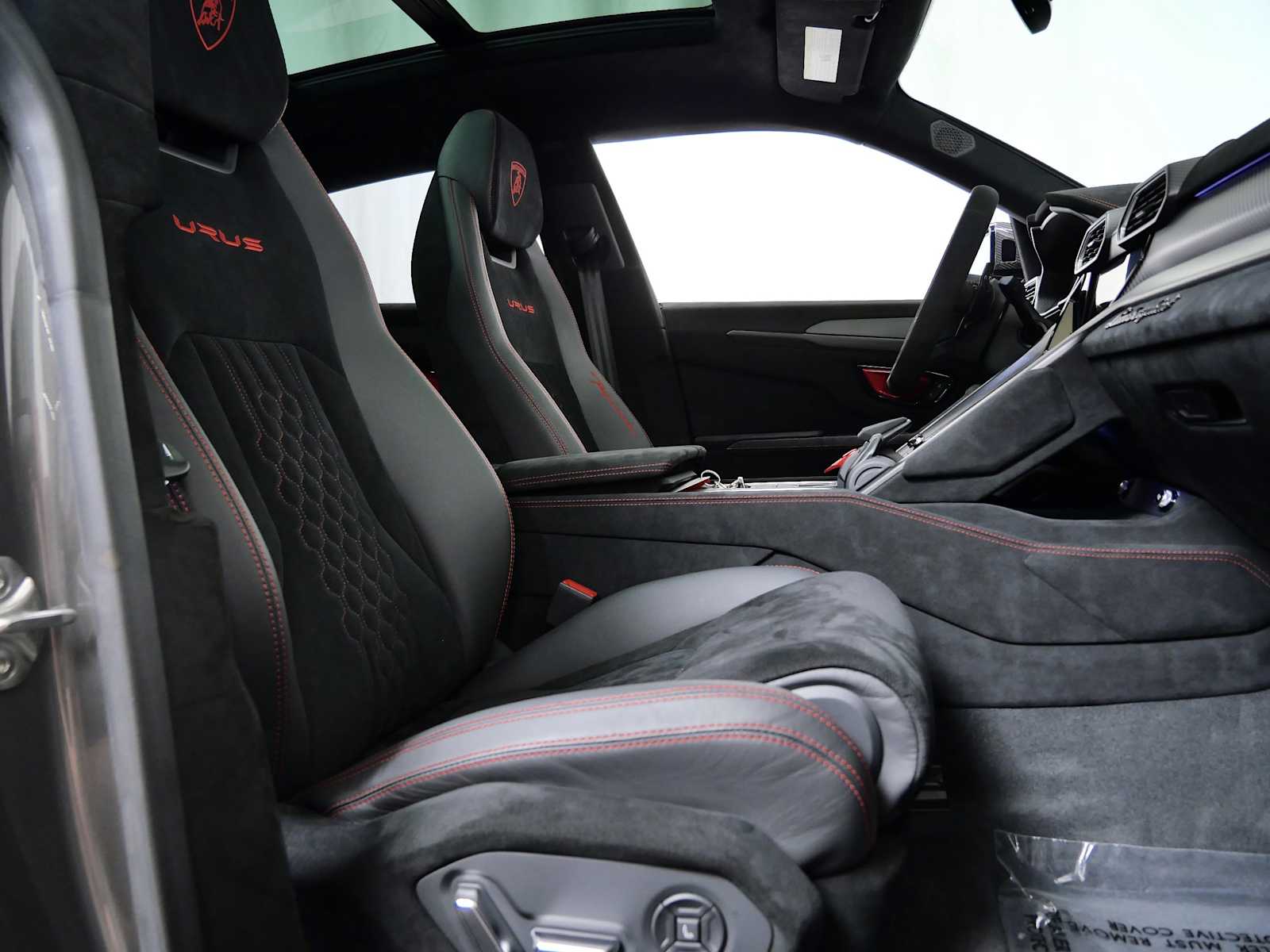 Thumbnail: 2023 Lamborghini Urus - 14